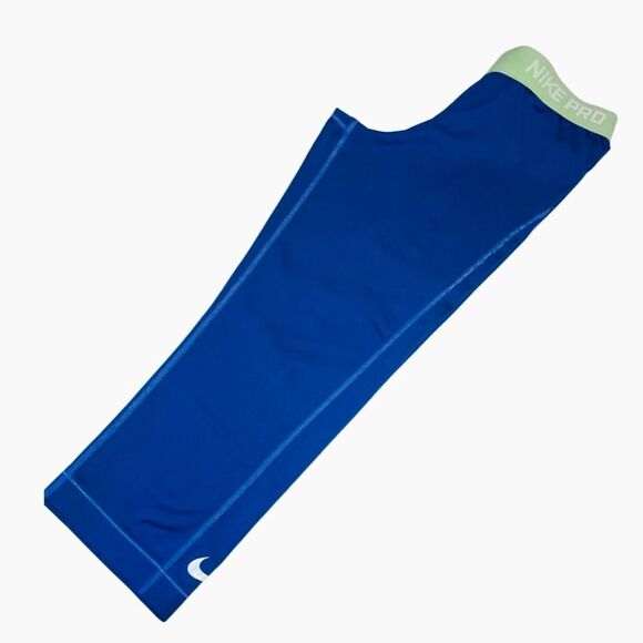Nike Pro Crops   - Picture 1 of 3
